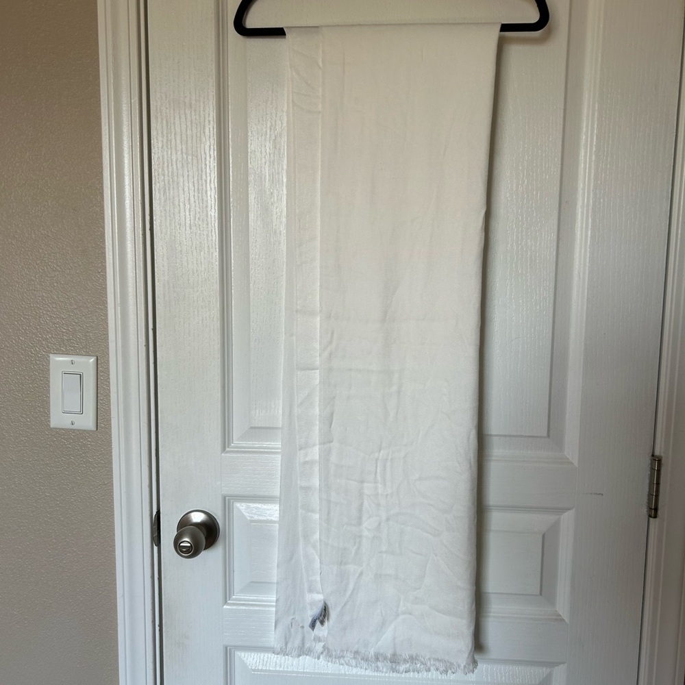 Calvin Klein White Bath Towel Luxurious Softness